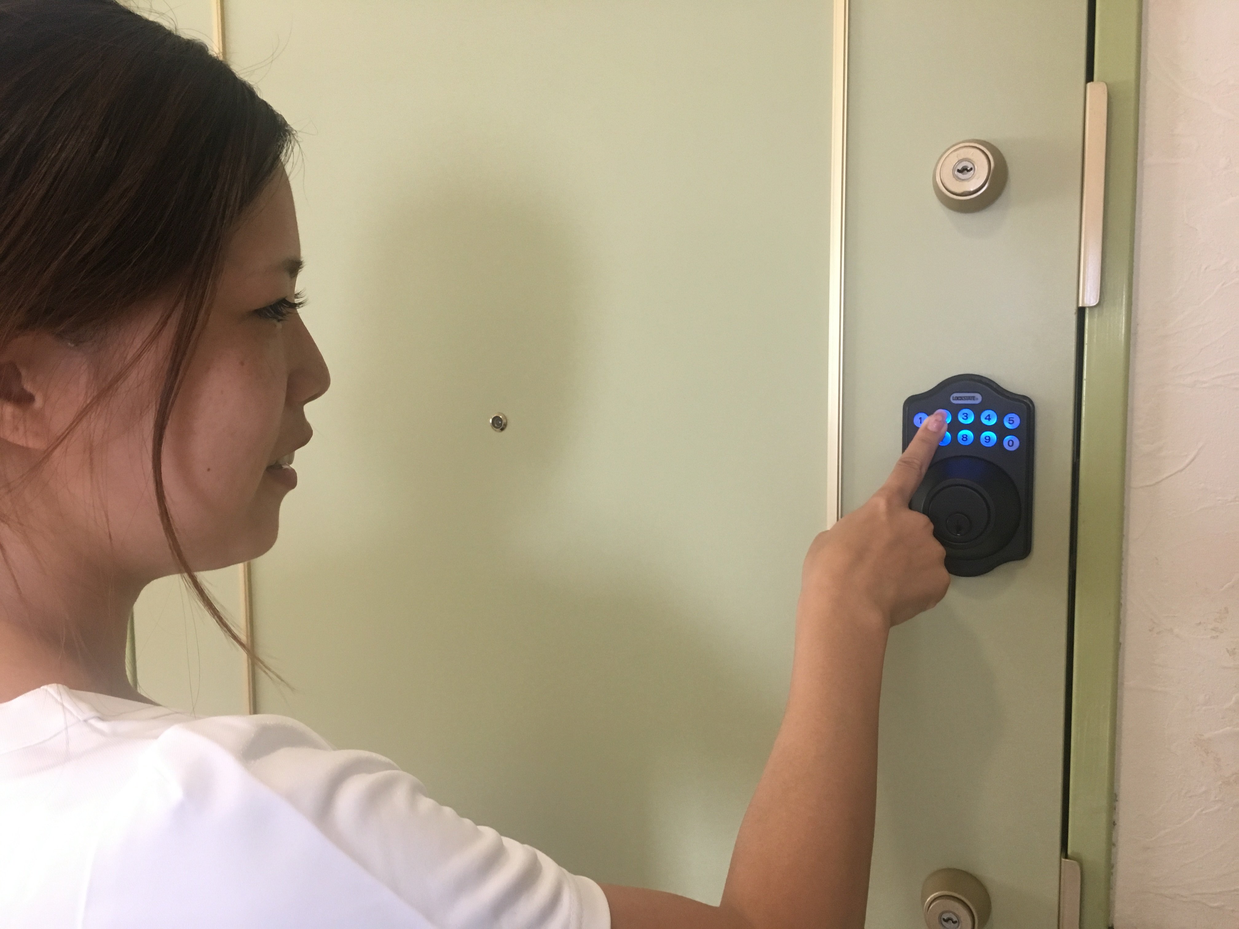 おおきにホテルズ_人物入り.jpg おおきにホテルズ_人物入り.jpg