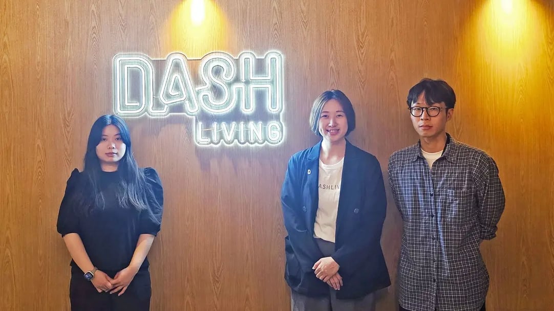 Dash Living_group photo_adj_comp Dash Living_group photo_adj_comp
