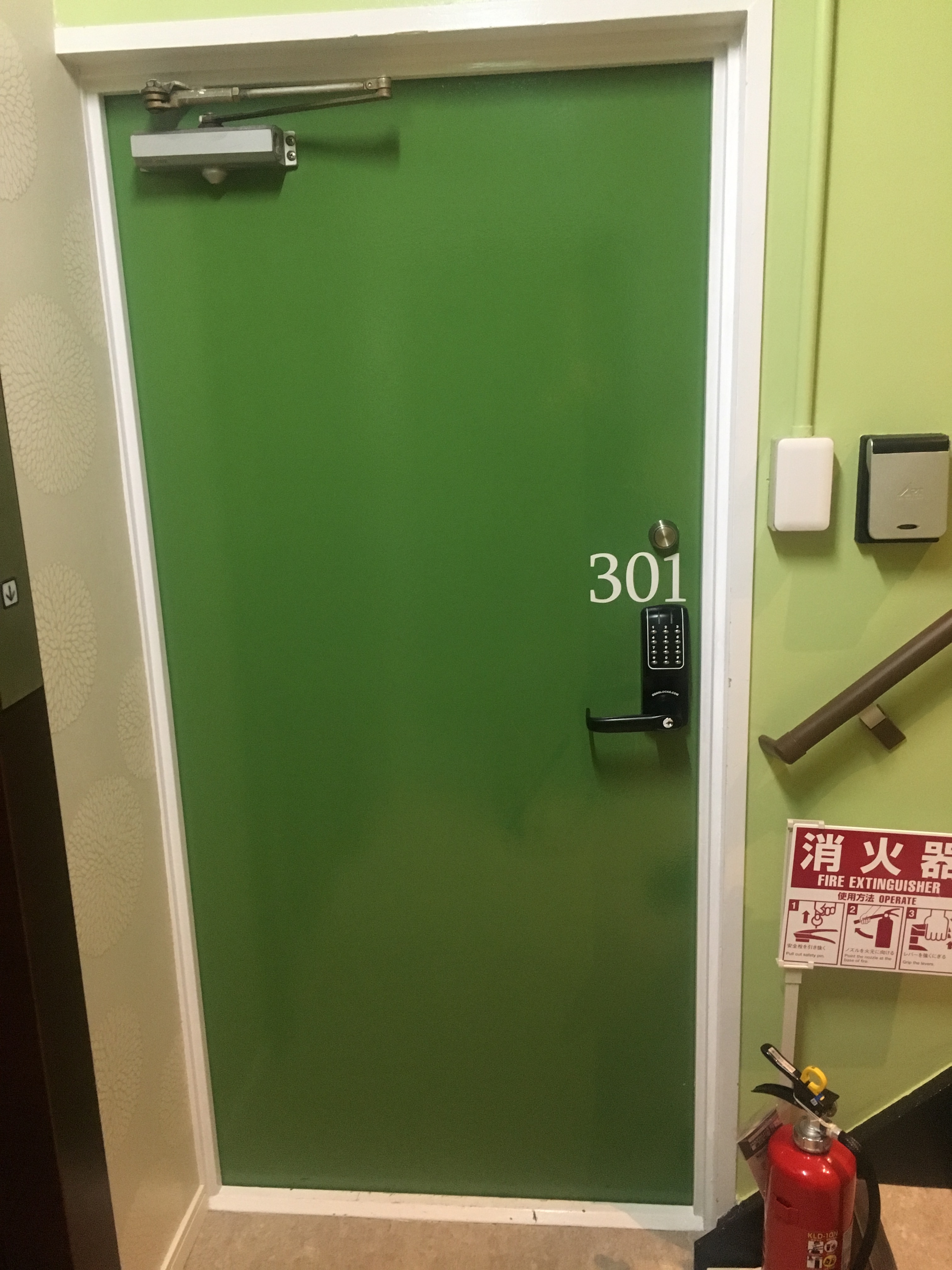 客室ドア