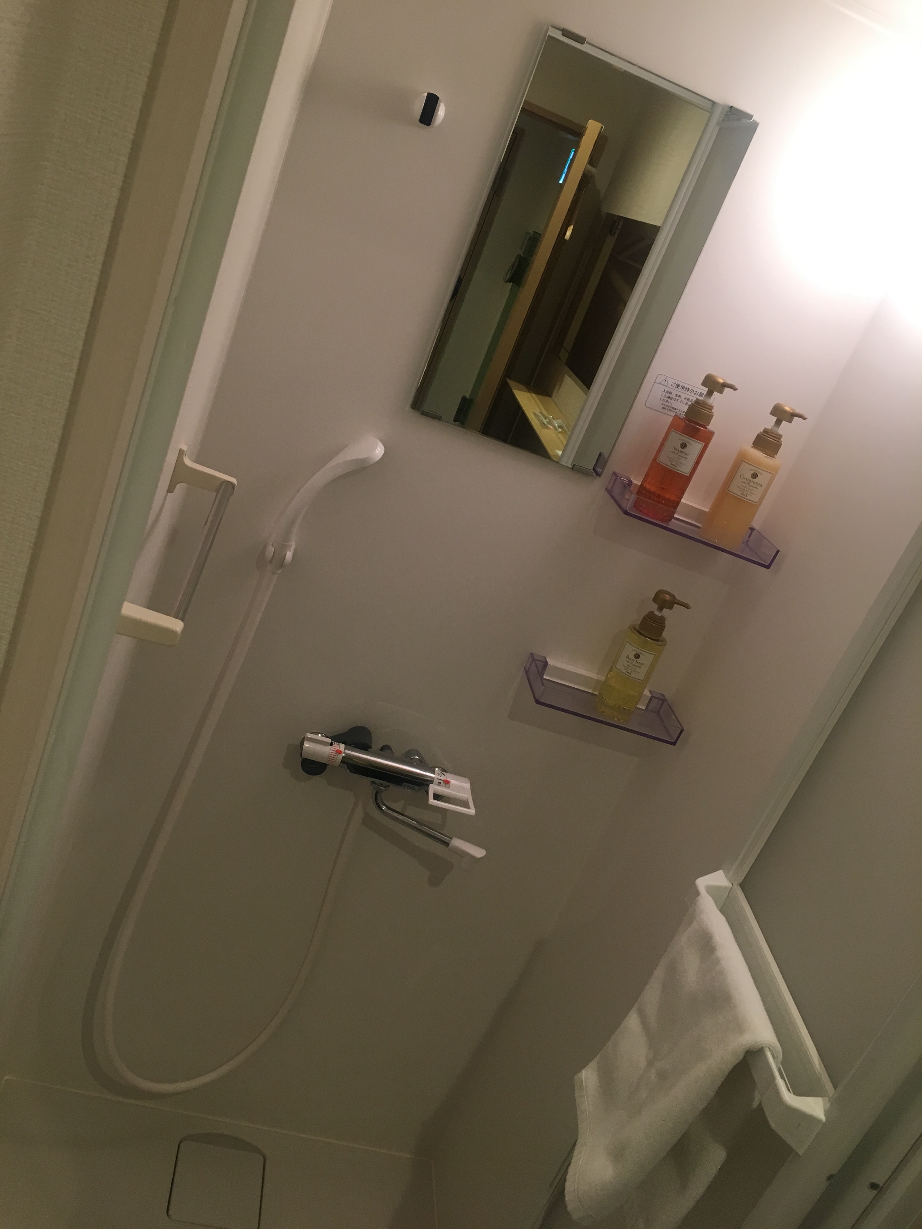 シャワールーム　清掃後