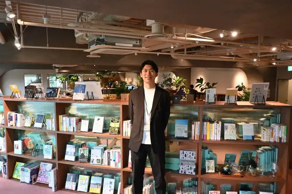 事例 | 完全無人書店「ほんたす」の入退室管理をQRコード解錠で実現