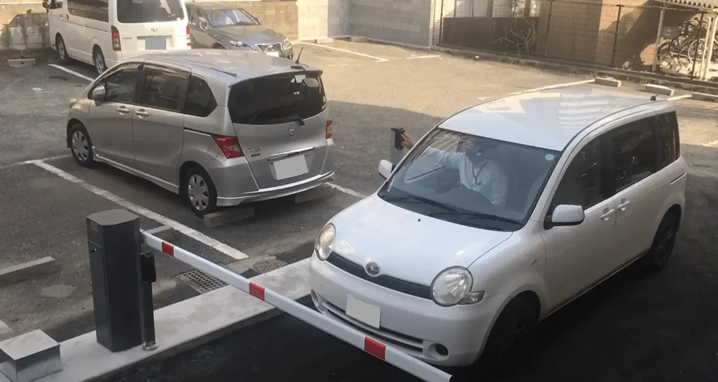 駐車場1-min_compressed