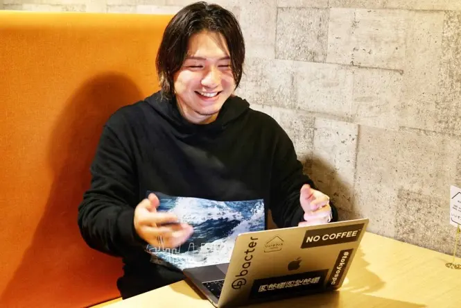 インタビューに答える株式会社いいオフィス　藤井誠 氏