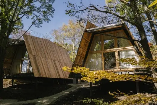 八ヶ岳南麓の自然に囲まれた2棟のSANU CABIN