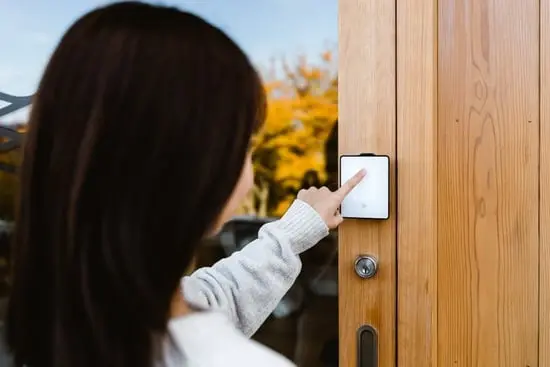 チェックインボックスで受け取った暗証番号で解錠