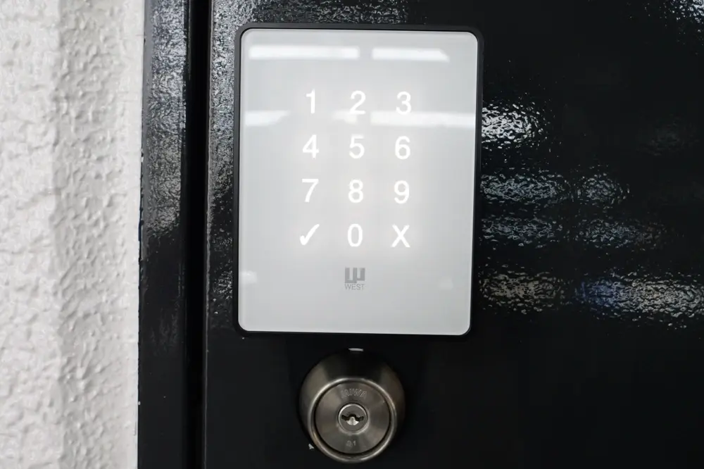 RemoteLOCK 8j｜ビジネスのためのスマートロック RemoteLOCK