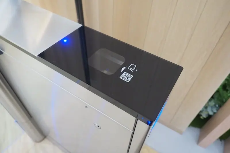 社員証や来客用QRコードで解錠