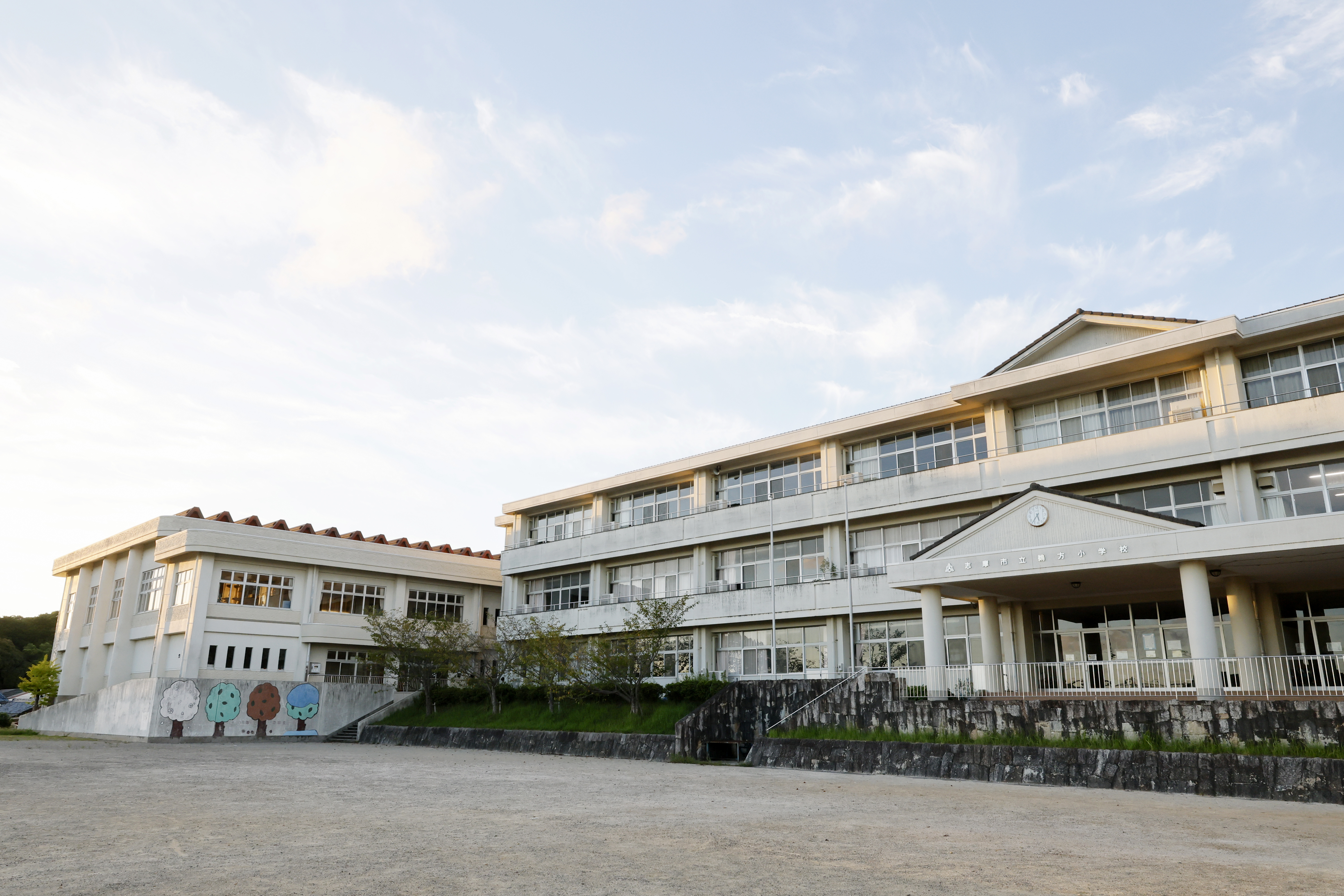 鵜方小学校(定点撮影用「PTZカメラ」、「RemoteLOCK」「まちかぎリモート」を導入)